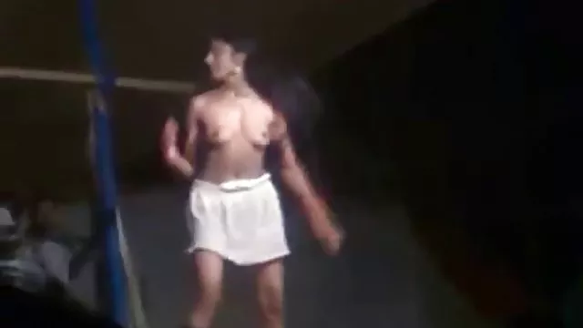 శృంగార ఆన్లైన్ నమోదు లేదు భారతీయ సినిమా వీడియో గర్ల్ స్ట్రిప్ డాన్స్ షో లో
