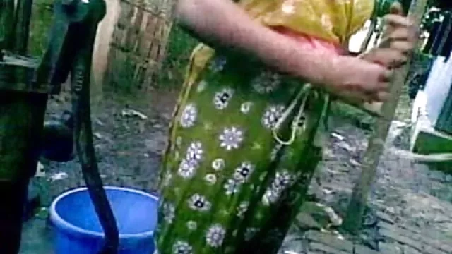 శృంగార ఆన్లైన్ నమోదు లేదు దేశీ వీడియో స్నానం