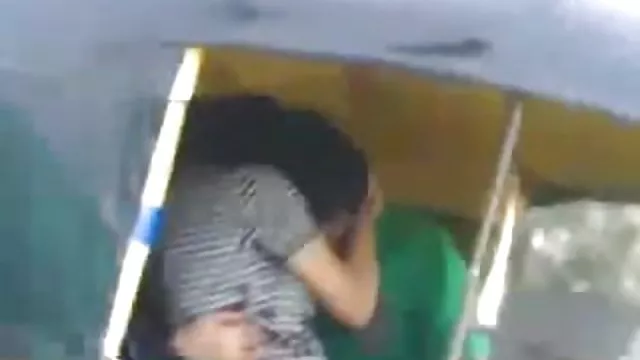 శృంగార ఆన్లైన్ నమోదు లేదు దేశీ బ్ ఫోటో ఓపెన్ లో ఆటో రిక్షా