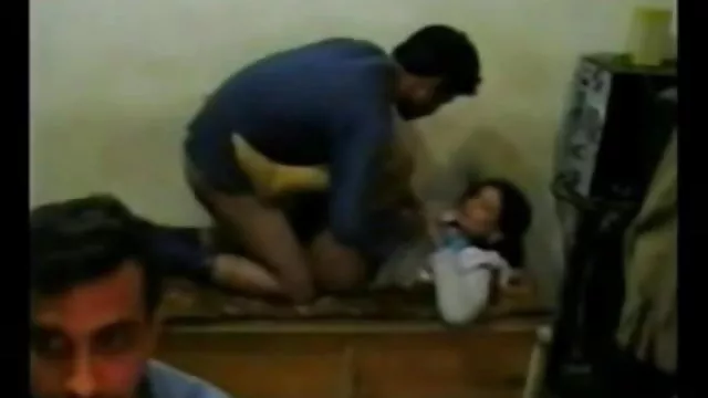 శృంగార ఆన్లైన్ నమోదు లేదు కంప్యూటర్ విభాగం ఫోటో లో స్నేహితులు తిరిగి